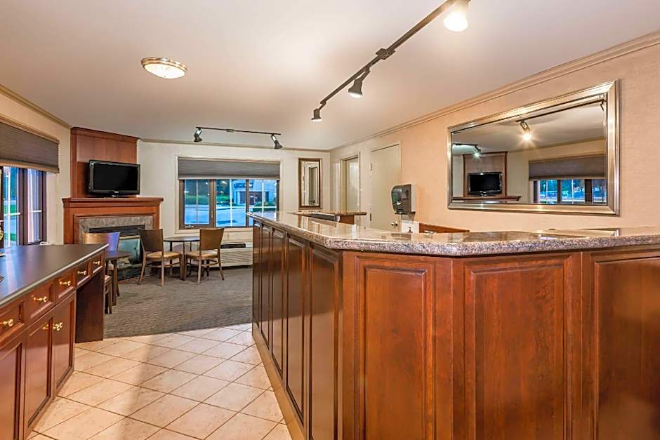 Super 8 by Wyndham Guelph