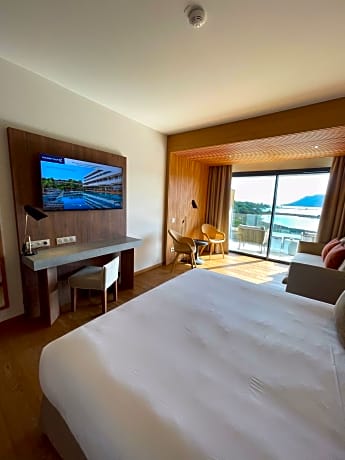 Junior King Suite and Sea View