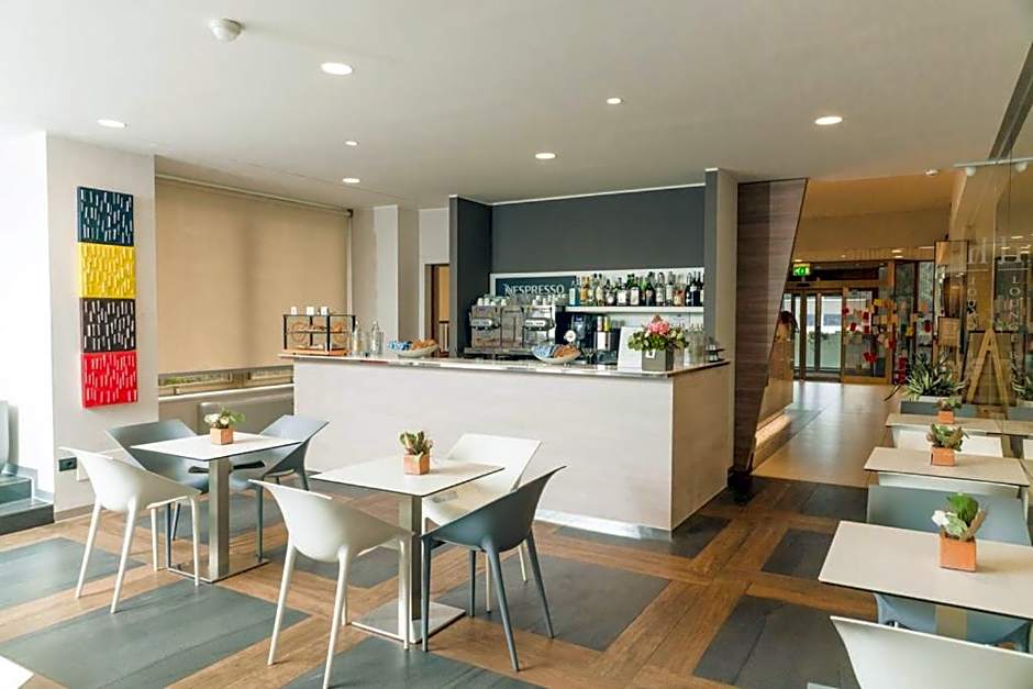 Helios Hotel & Restaurant