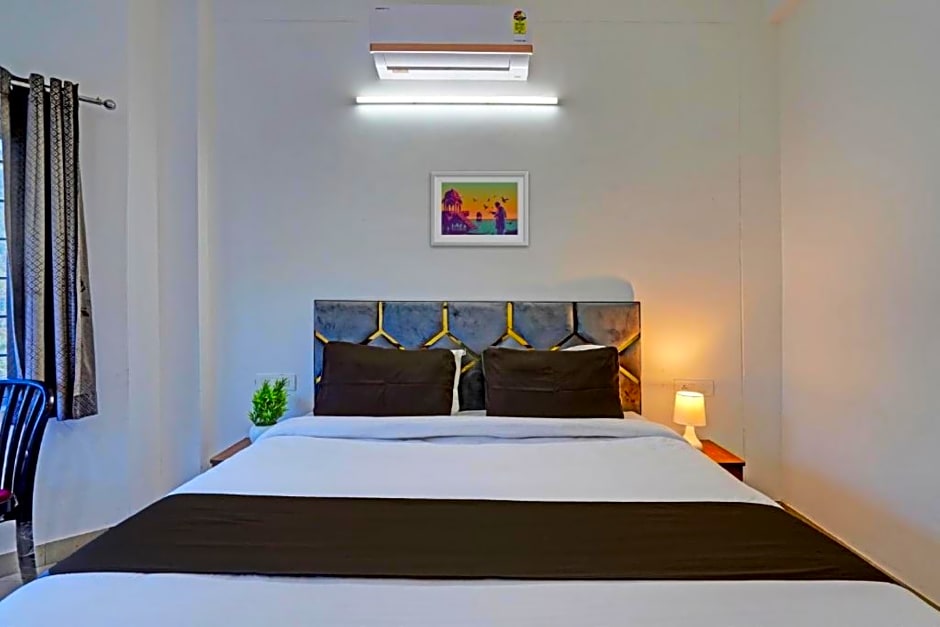 Goroomgo Komfy Stayz Dehradun