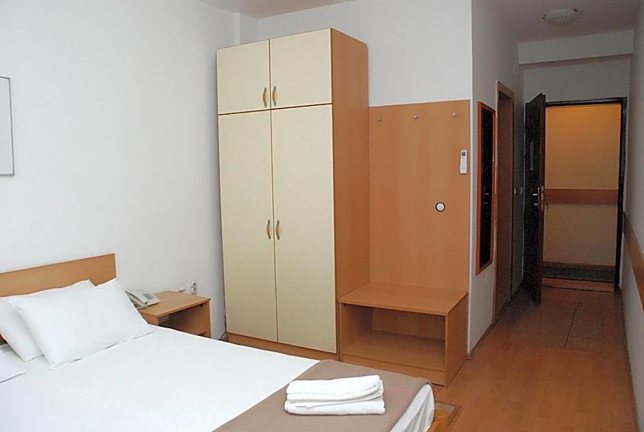 Hotel 7