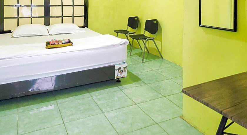 RedDoorz near Pelabuhan Ajibata Parapat