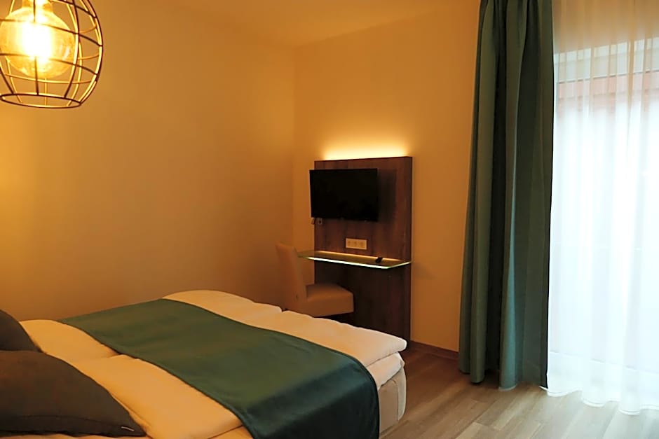 Meyn's Apartments & Hotel