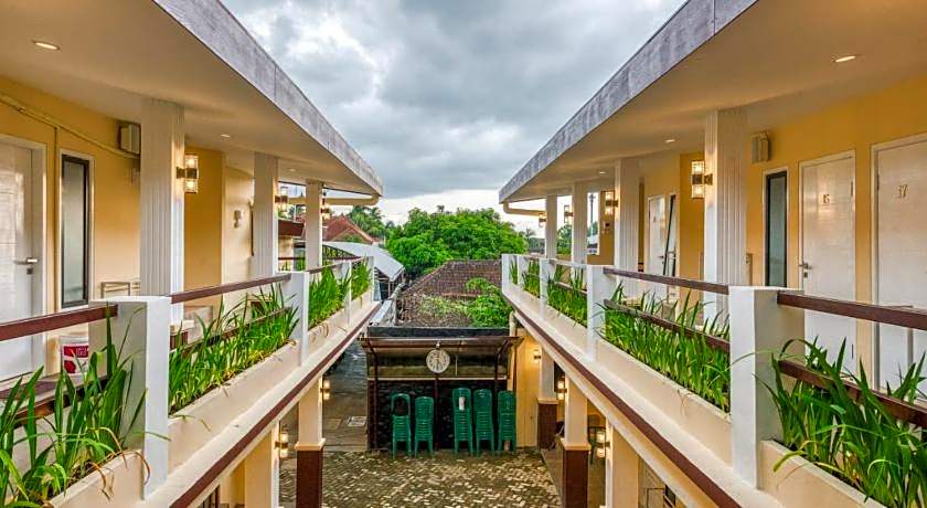 RedDoorz Syariah near Kebon Rojo Park Blitar