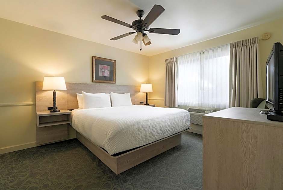 Inn by the Harbor