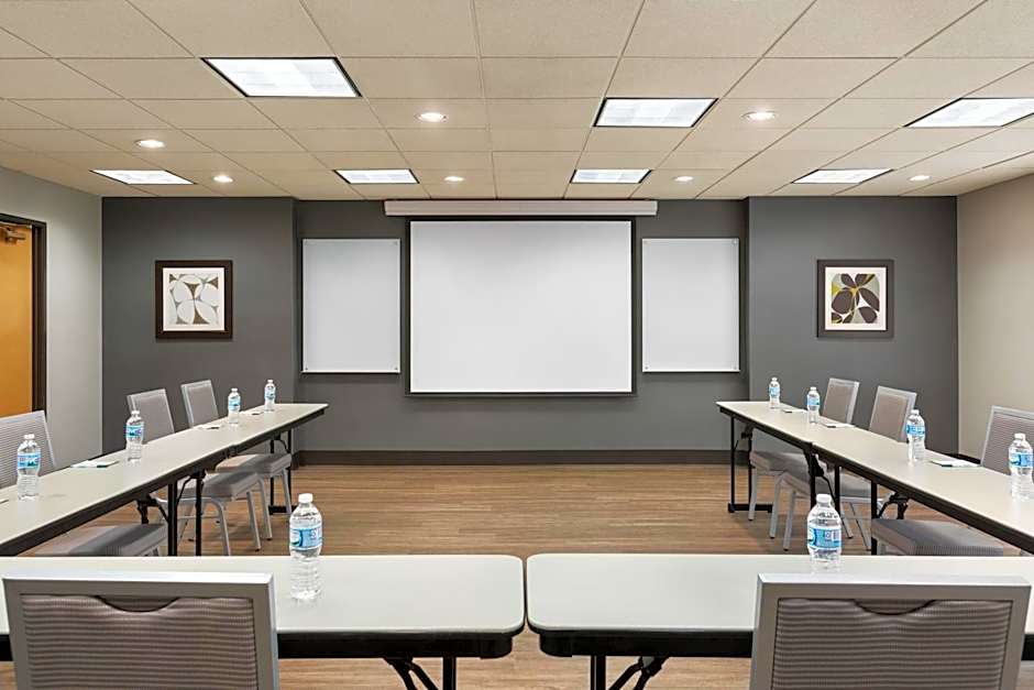 Wingate by Wyndham Cincinnati/Blue Ash