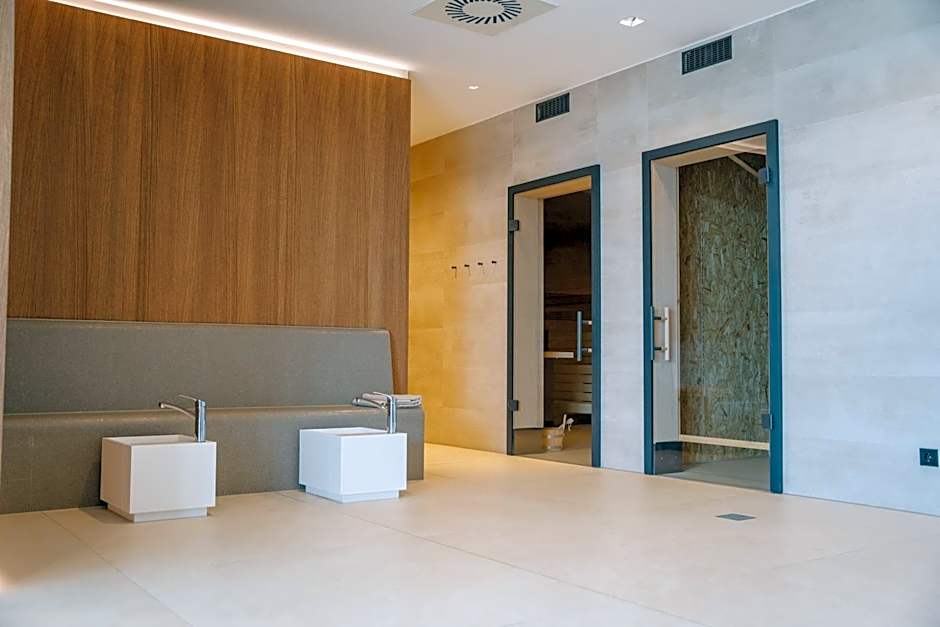 LOOM Hotel & Skybar