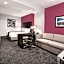 La Quinta Inn & Suites by Wyndham Dallas Grand Prairie North