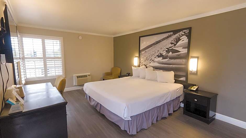 Super 8 by Wyndham Santa Cruz Beach Boardwalk