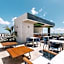 Cozy Studio Pool and Roof Lounge Beach 5 Blocks