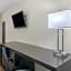 Econo Lodge Inn & Suites
