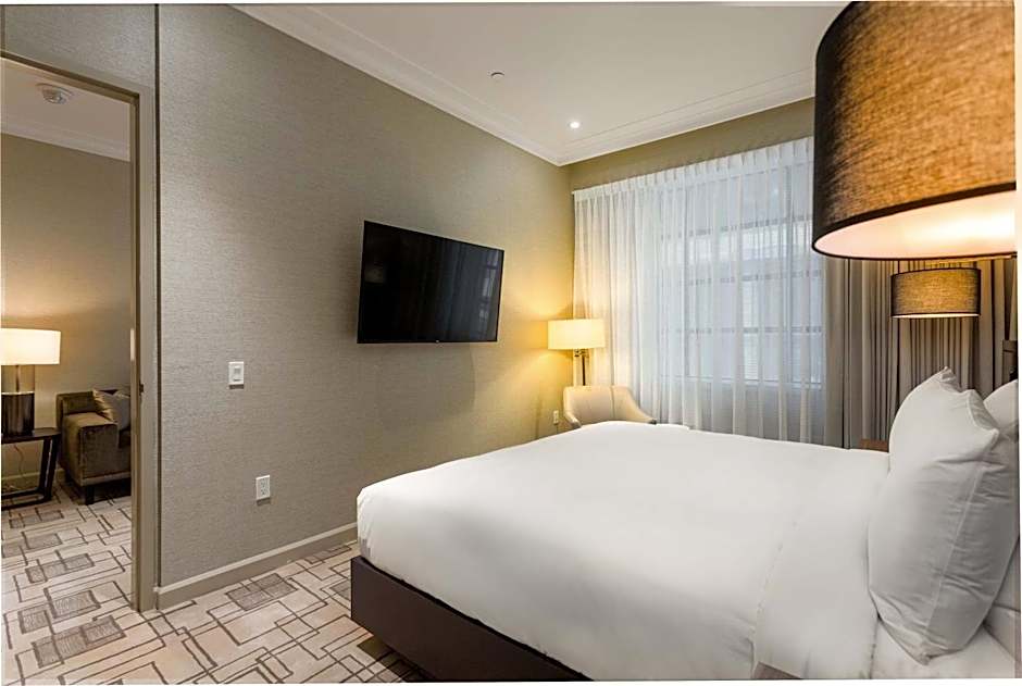 Photo 1 of 6 of Royal 1 Bedroom 1 King Bed Suite