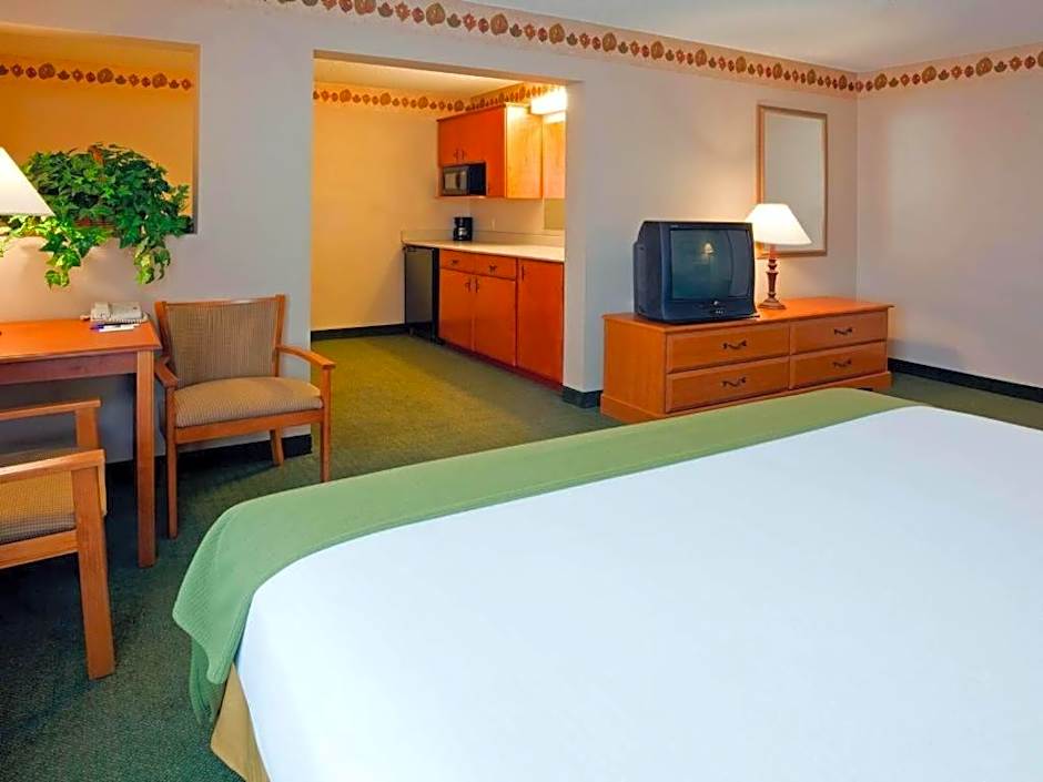 Holiday Inn Express & Suites Winner By IHG