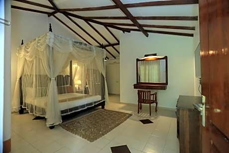 King Room with Bathtub