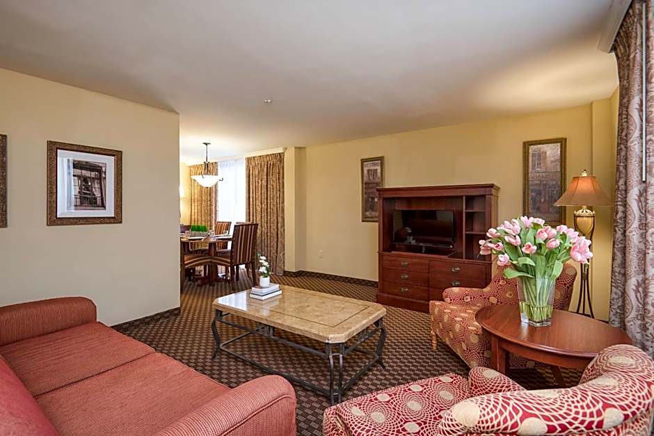 Clarion Collection Arlington Court Suites Hotel