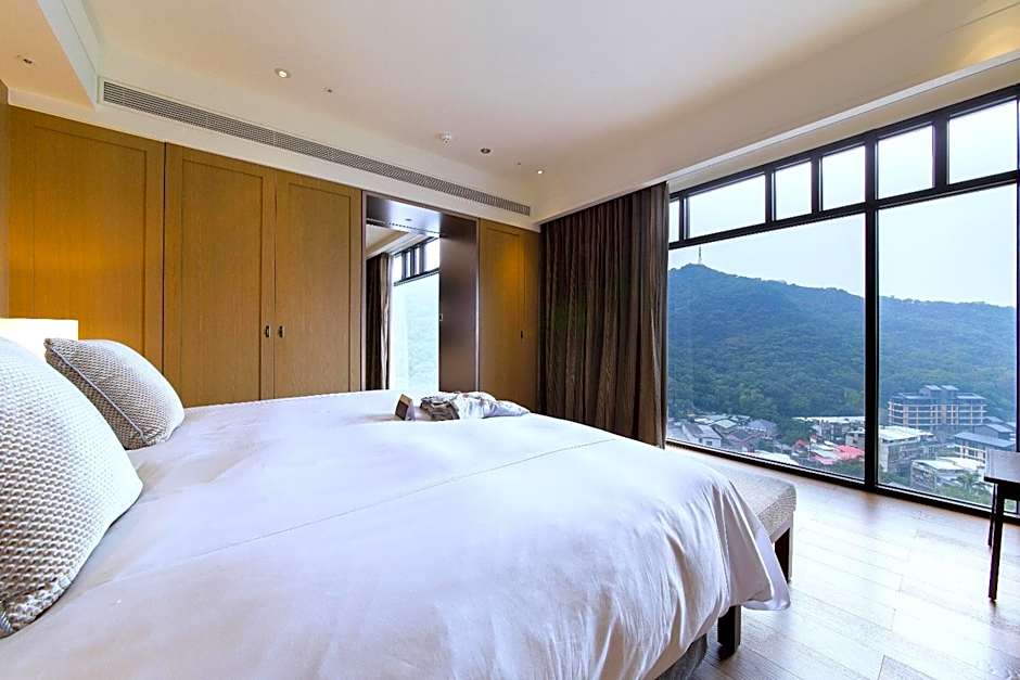 Photo 1 of 11 of Suite, Balcony