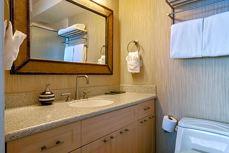 Oceanfront Mana Kai 2 bedroom condo
