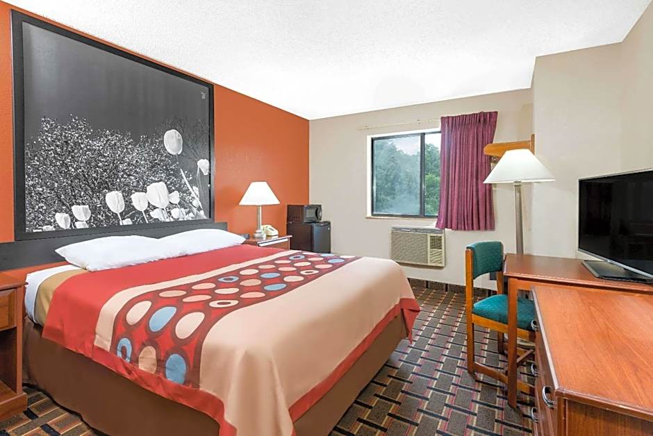 Super 8 by Wyndham Kent/Akron Area