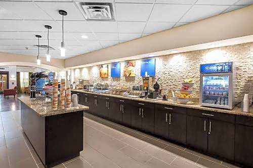 Comfort Inn & Suites Allen Park - Dearborn