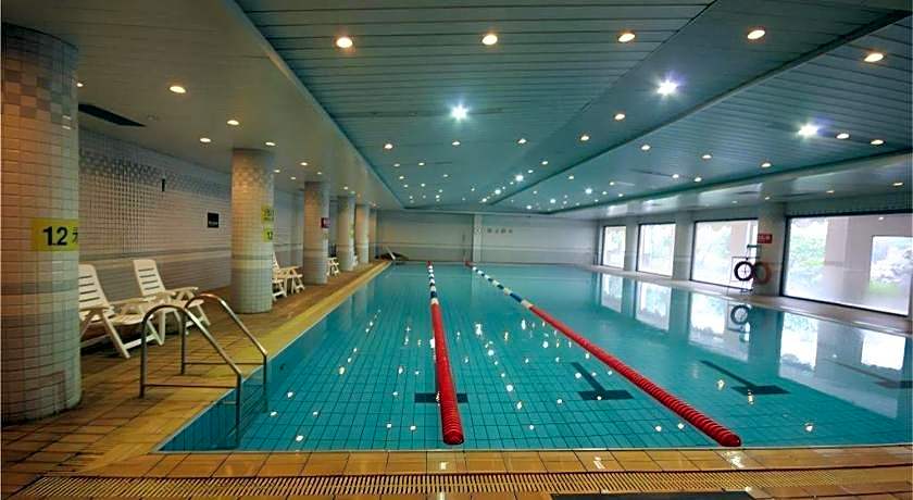 Zhangjiagang Guomao Hotel