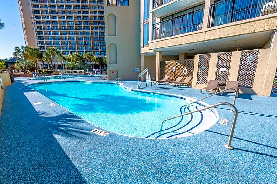 Oceanfront Views, Recently Renovated Kitchen,Pools