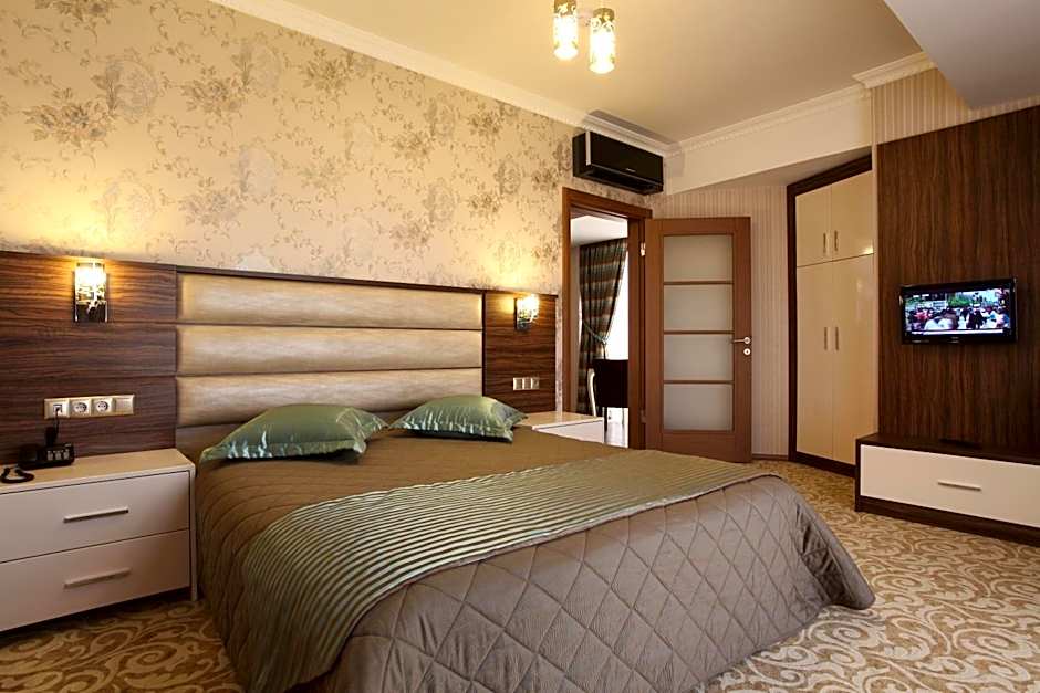 Photo 1 of 14 of Grand Suite