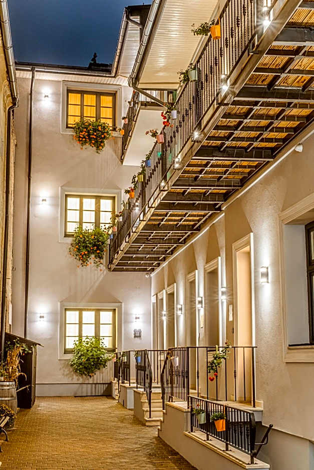 CASA CHITIC - HOTEL & RESTAURANT- Str Nicolae Balcescu 13