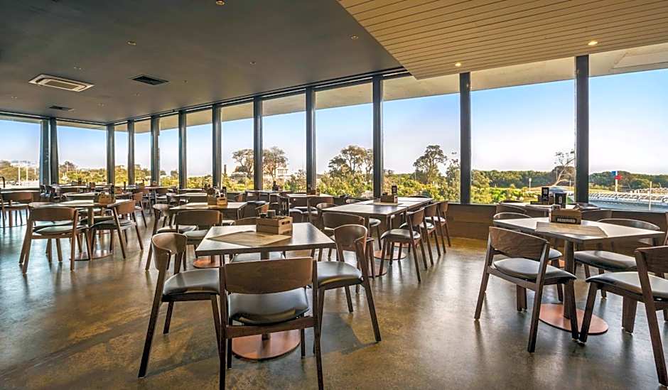 Nightcap at The Cheeky Squire