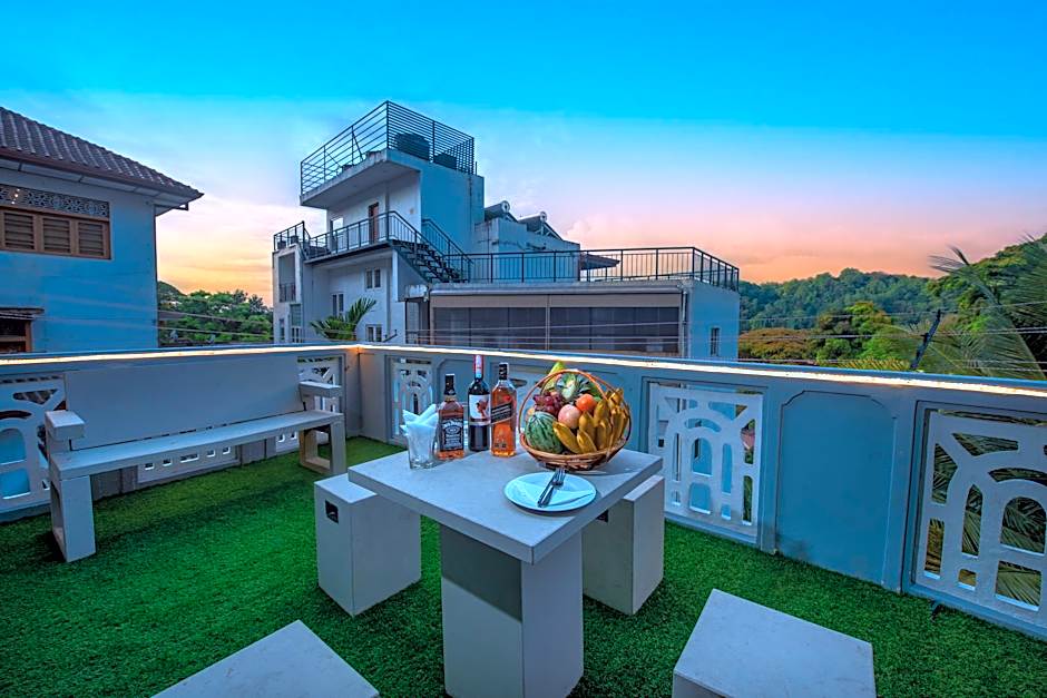 Ceyloni Lake Residency