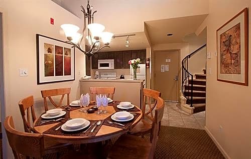 Tyndall Stone Lodge by Whiski Jack