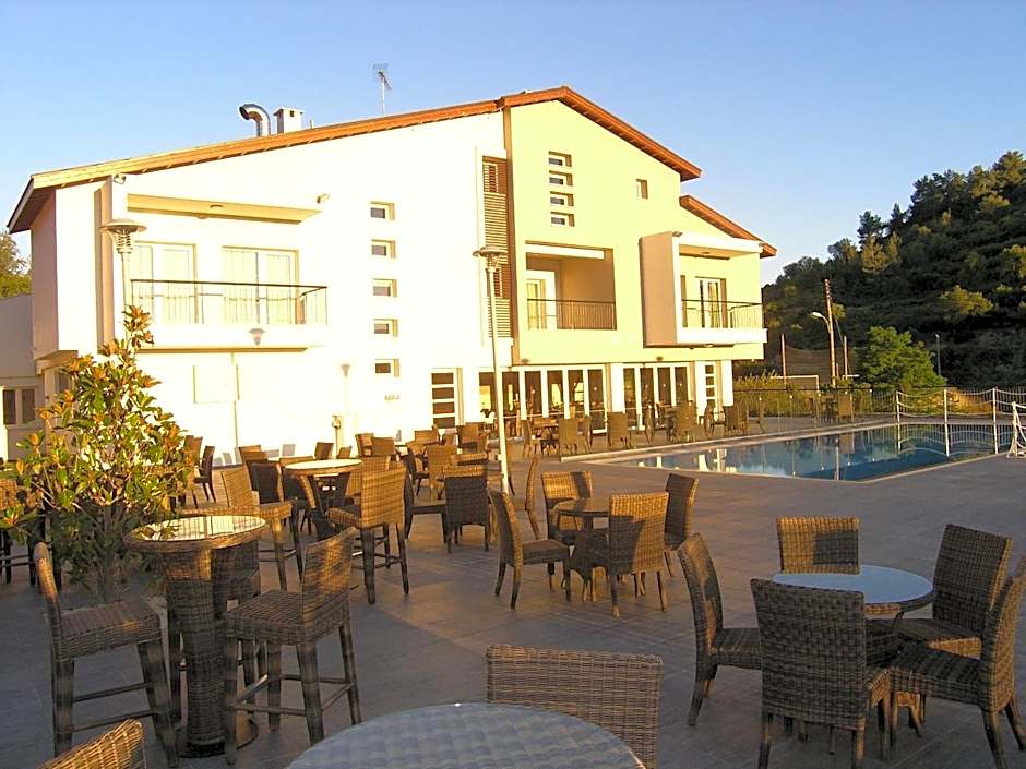 Livadia Hotel Kyperounta