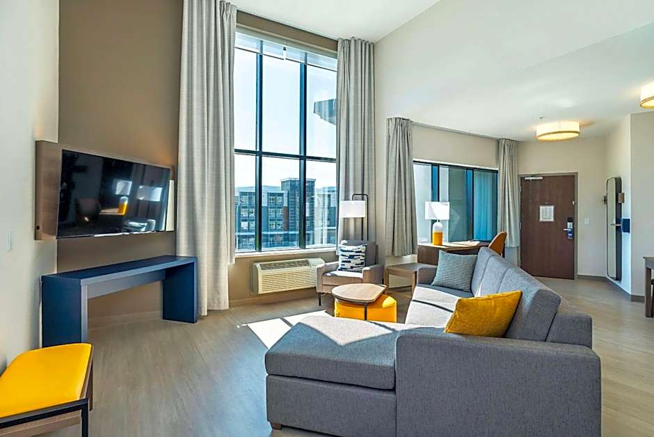 Comfort Suites Kelowna