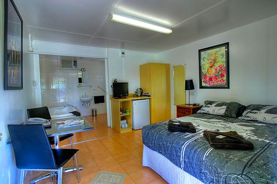 Halls Creek Motel
