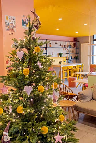 PAUL & PIA - Welcome Home Hotel