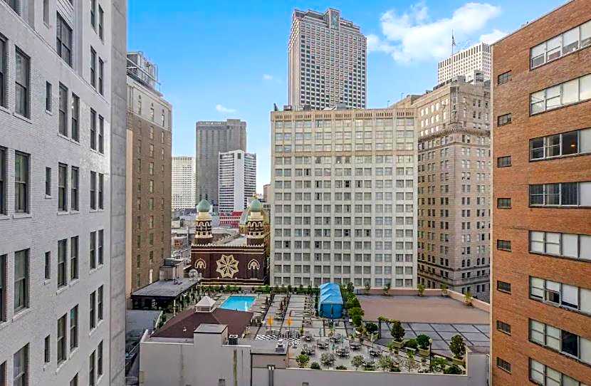 Amazing Condos Beautiful View 2 Blocks To French Quarter, Small Rooftop Pool, Gym, Seanger Theater, Super Dome, And Bourbon St