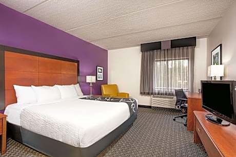 1 King Bed Non-Smoking