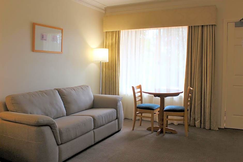 Carlyle Suites & Apartments