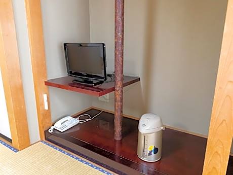 Japanese-Style Quintuple Room with Shared Bathroom - Non-Smoking