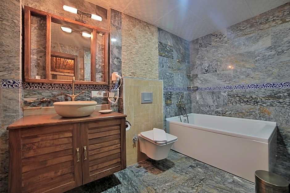 Caravanserai Inn Hotel