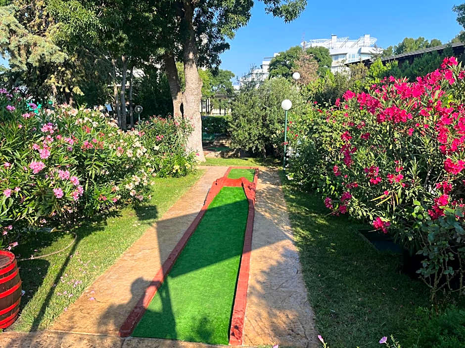 Oleander House and Tennis Club