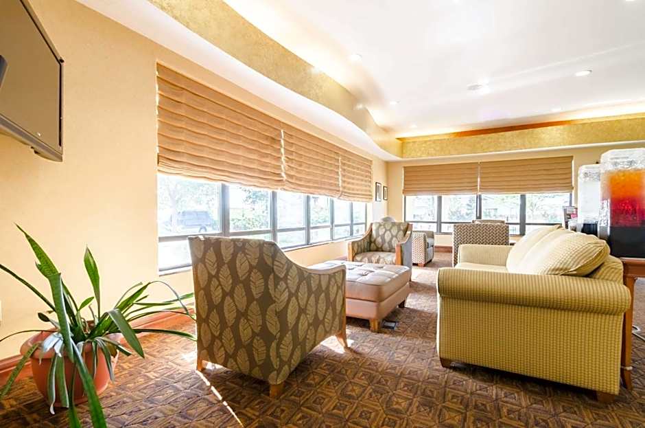Comfort Suites Salina South
