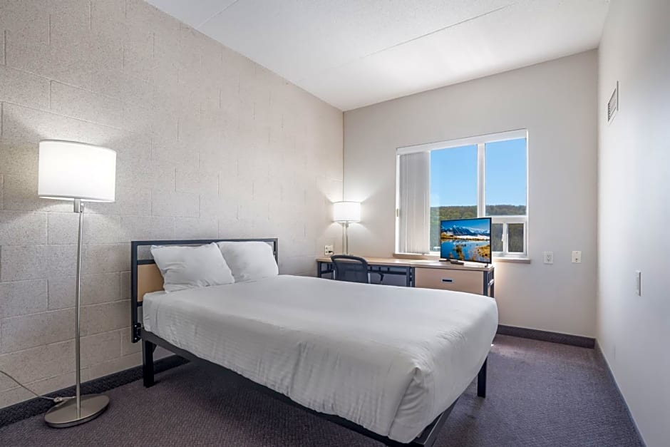 Residence & Conference Centre - Niagara-on-the-Lake