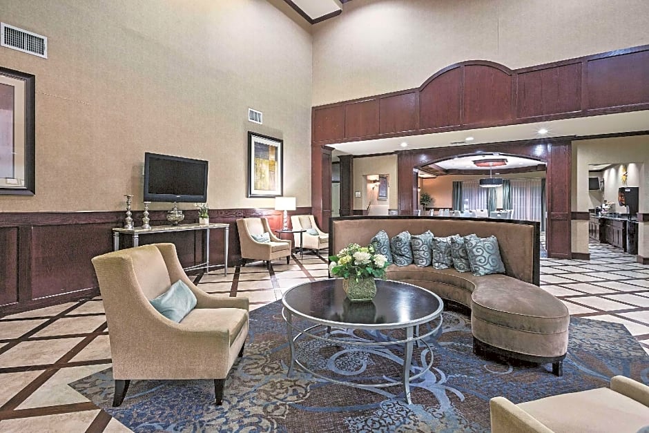 La Quinta Inn & Suites by Wyndham DFW Airport West - Euless