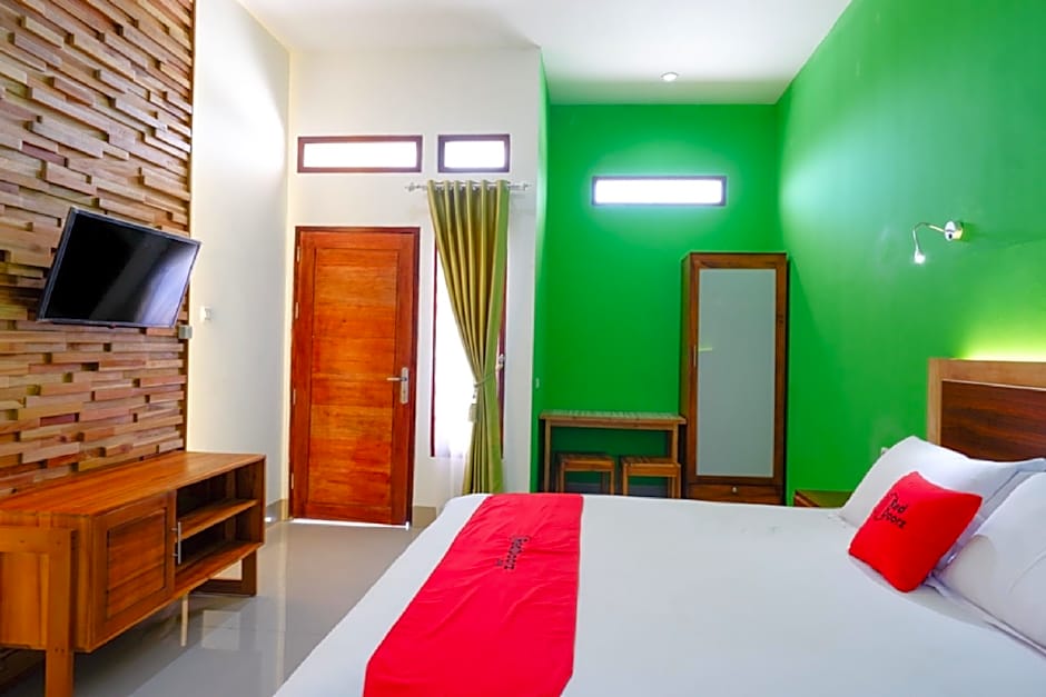 RedDoorz near Taman Makam Pahlawan Tatura