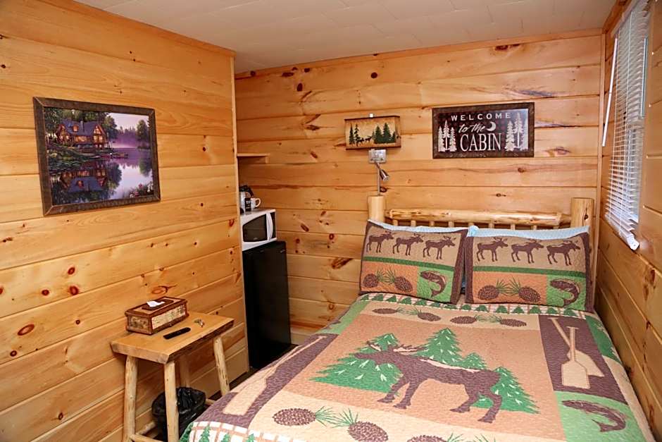 Rowe's Adirondack Cabins of Schroon Lake