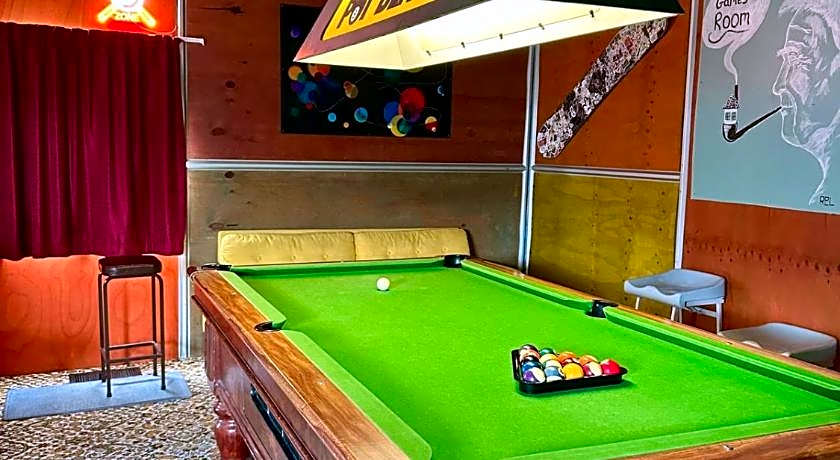 The Crossing Lodge and Backpackers