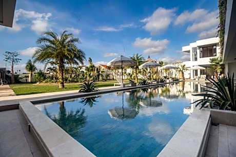 Octa Canggu Villa and Condotel