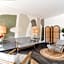 Glass House - Smart Rooms & Parking