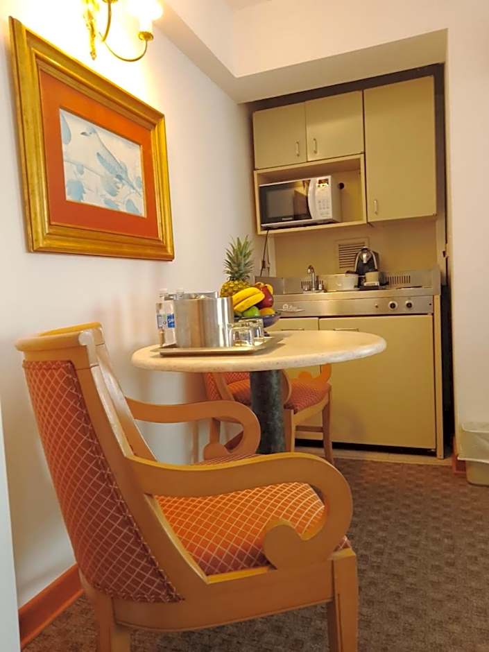 Suites del Bosque Hotel