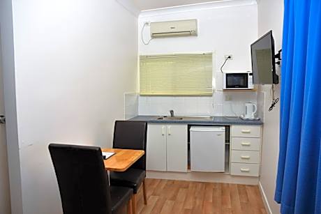 Queen Cabin